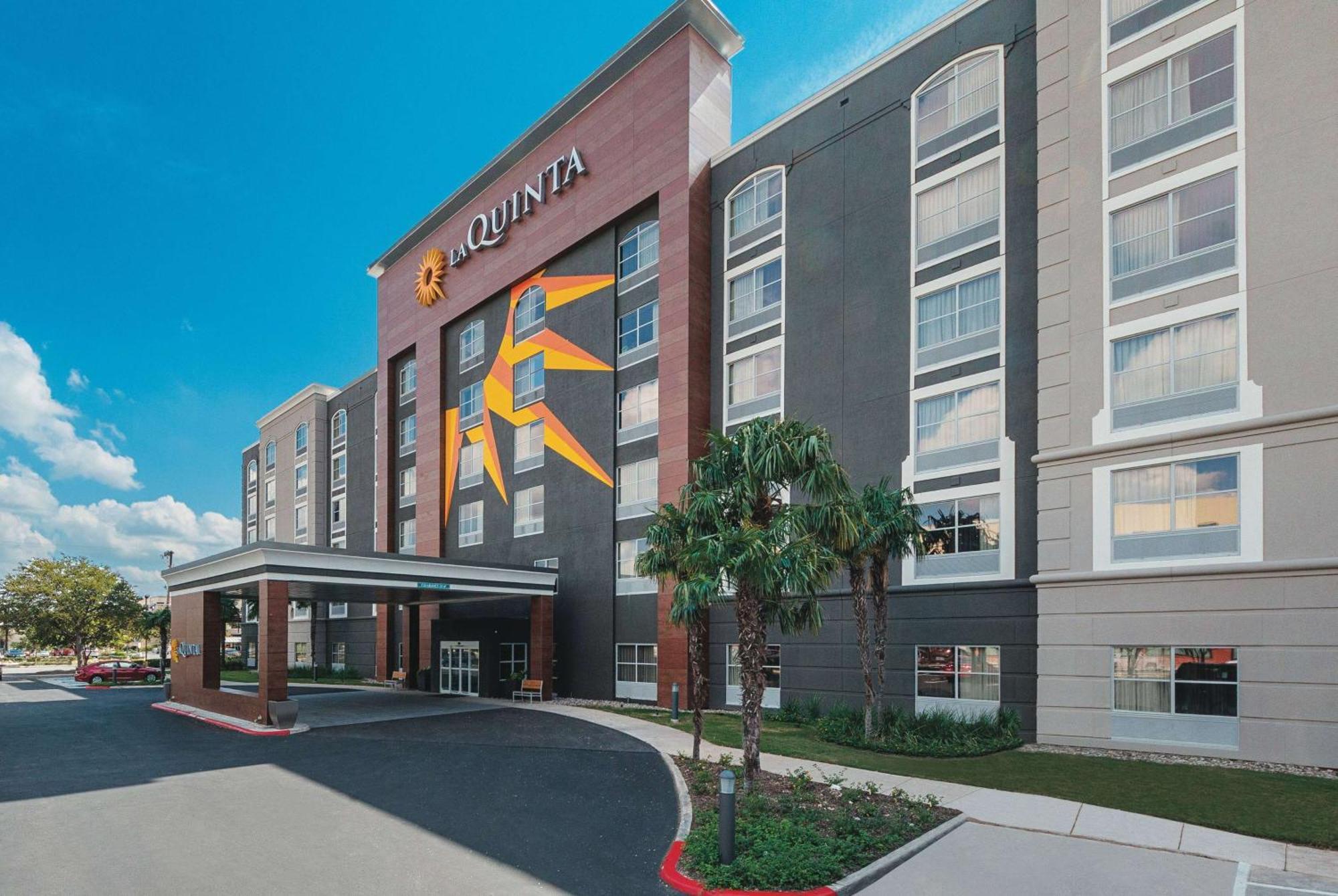 Where to Stay for Less: 5 Budget Hotels in San Antonio's Downtown Riverwalk