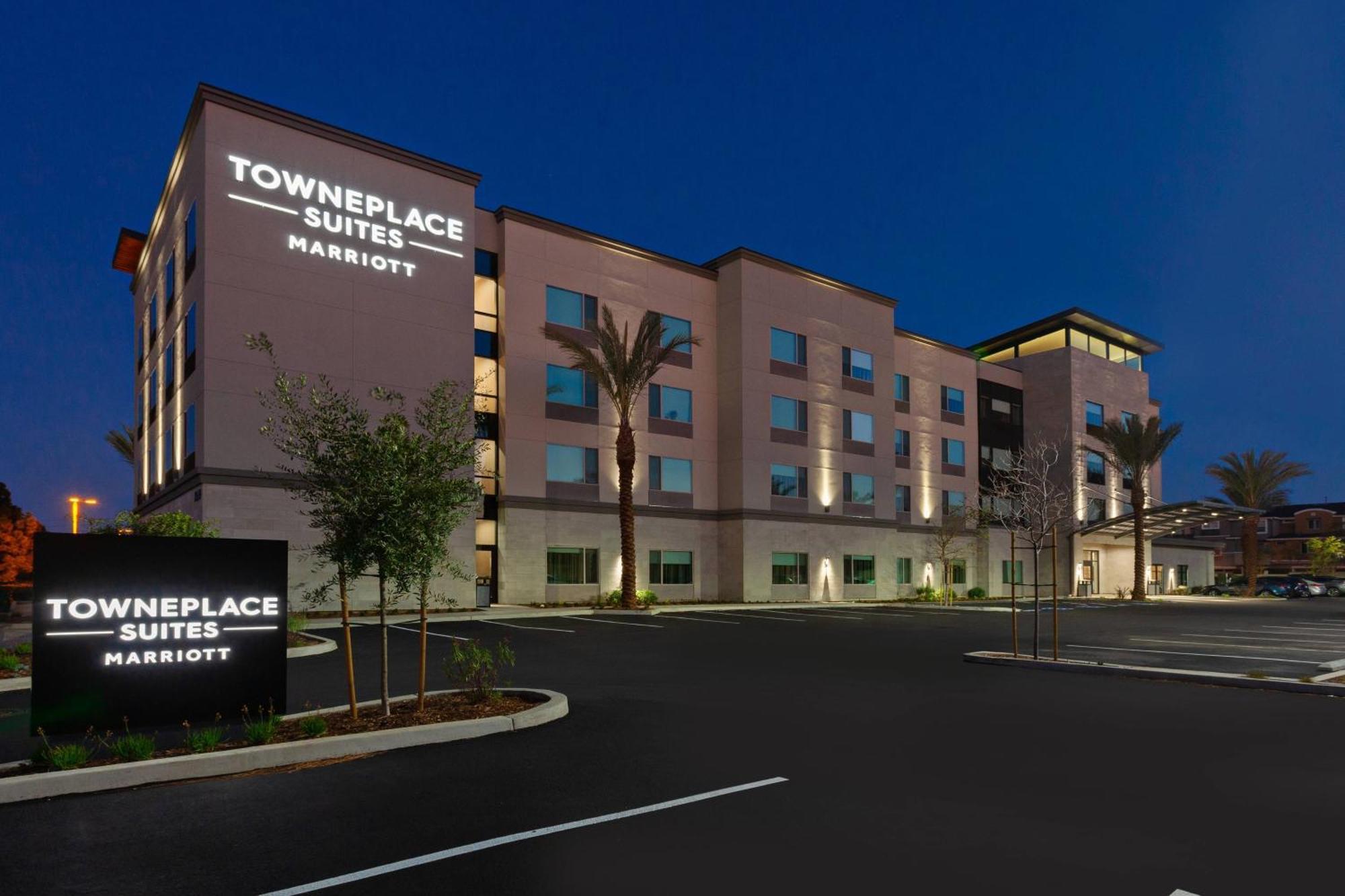 Staying Near Fashion Valley Mall: 5 Business Hotels Compared