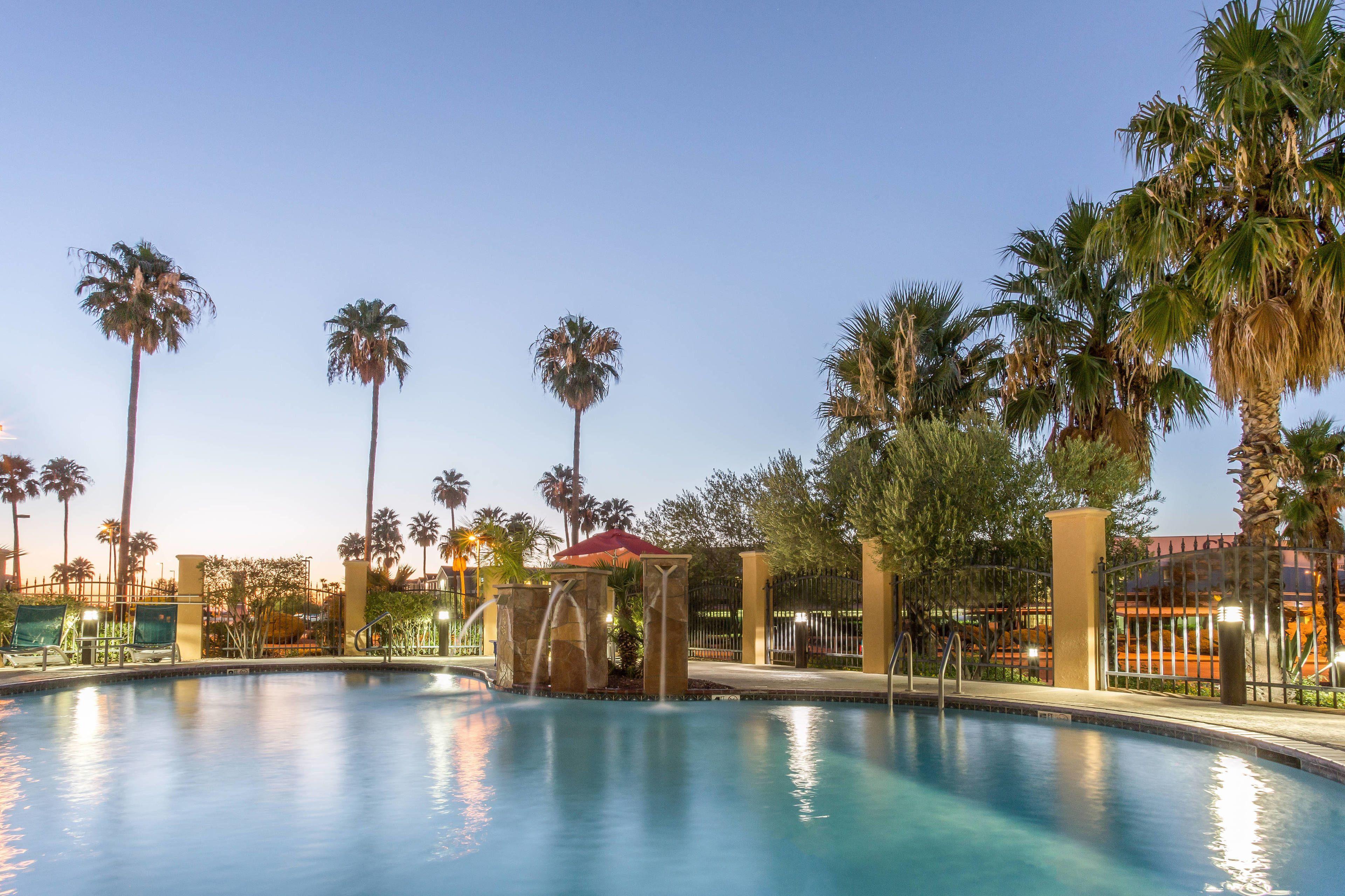 Staying Near Rodeo Parade Equipment Museum: 4 Family Hotels Compared