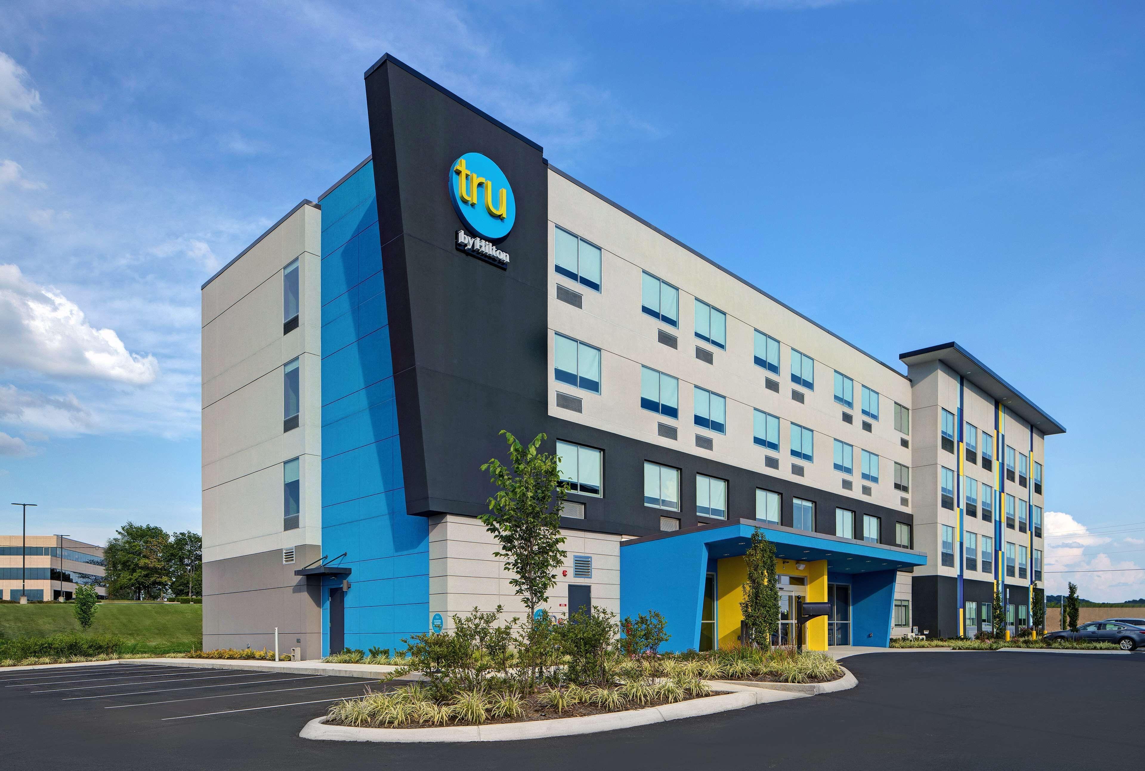 Where to Stay Near West Town Mall: 6 Top Business Hotels