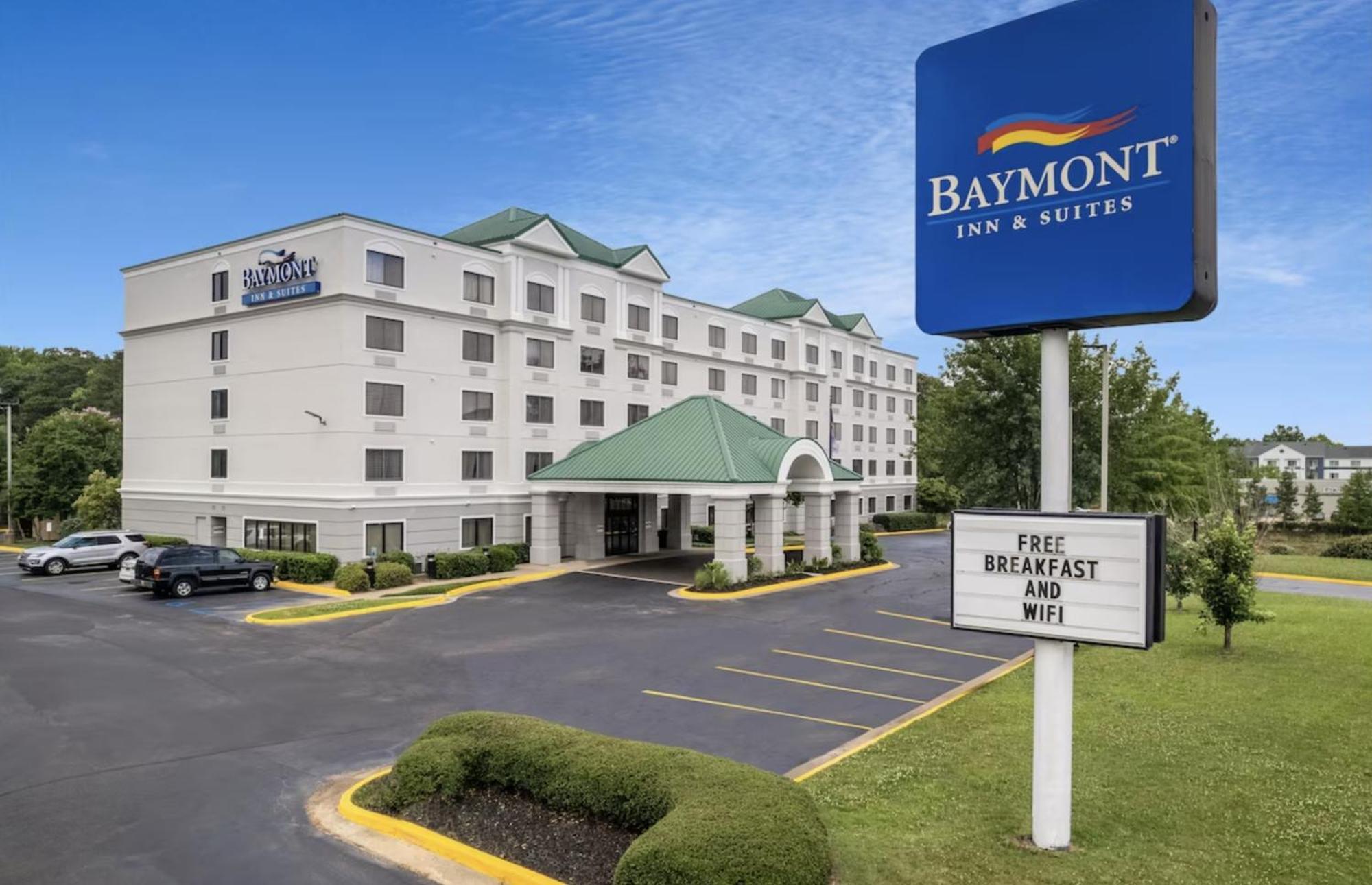 Where to Stay Near Jackson Zoo: 4 Business Hotels Reviewed