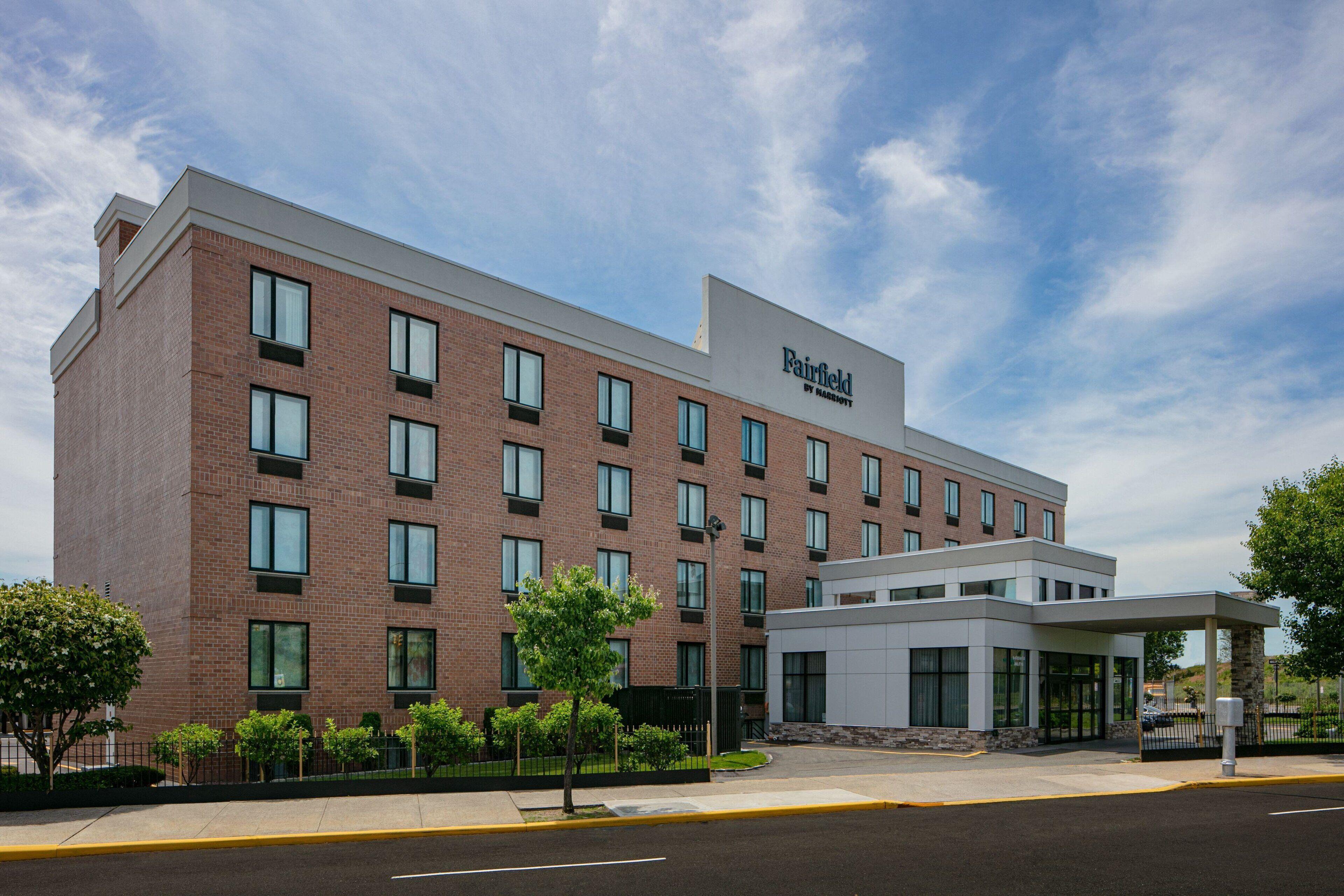 Staying Near NYC Airports: 4 Airport Hotels Compared