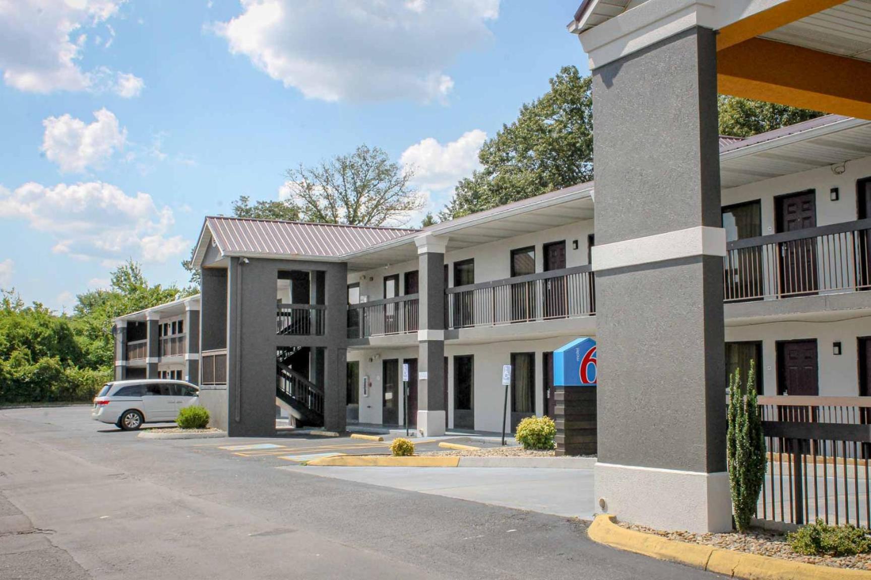 Where to Stay in Knoxville: 5 Best Golf Hotels