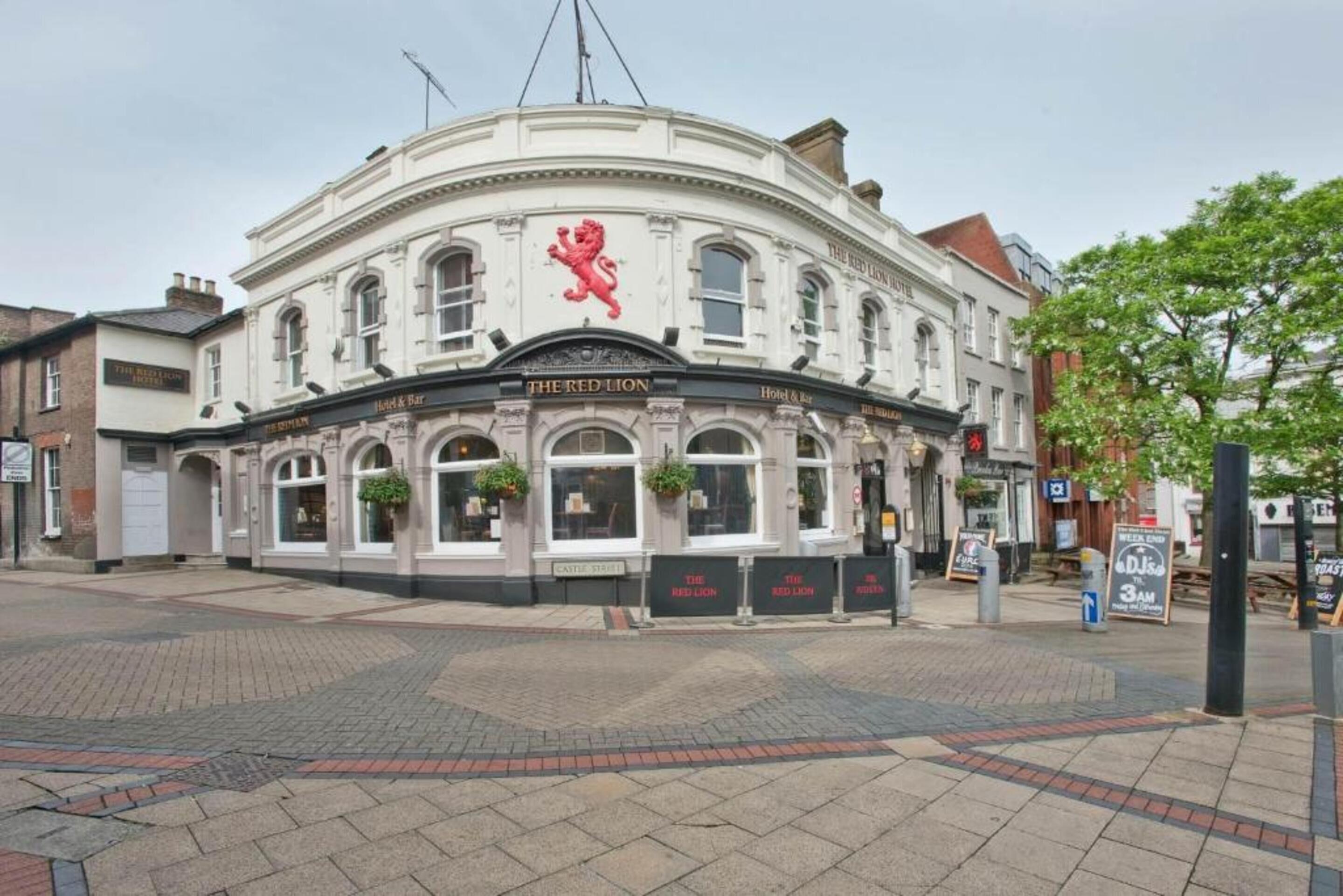 2 Smart Hotels Near Stockwood Park Golf Club Worth Booking
