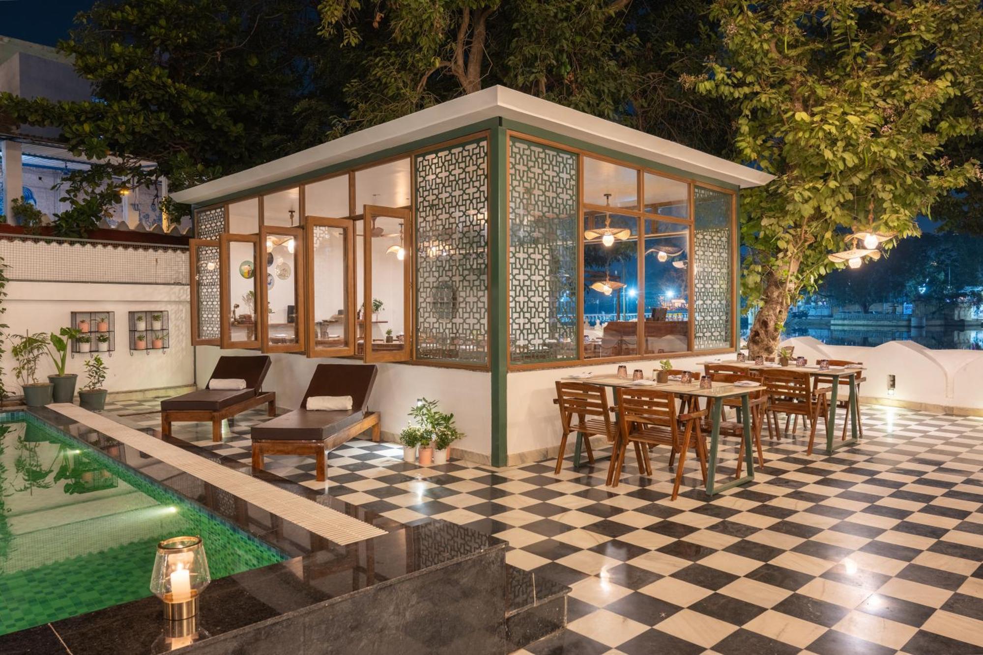 4 Smart Resorts Near Fateh Sagar Lake Worth Booking