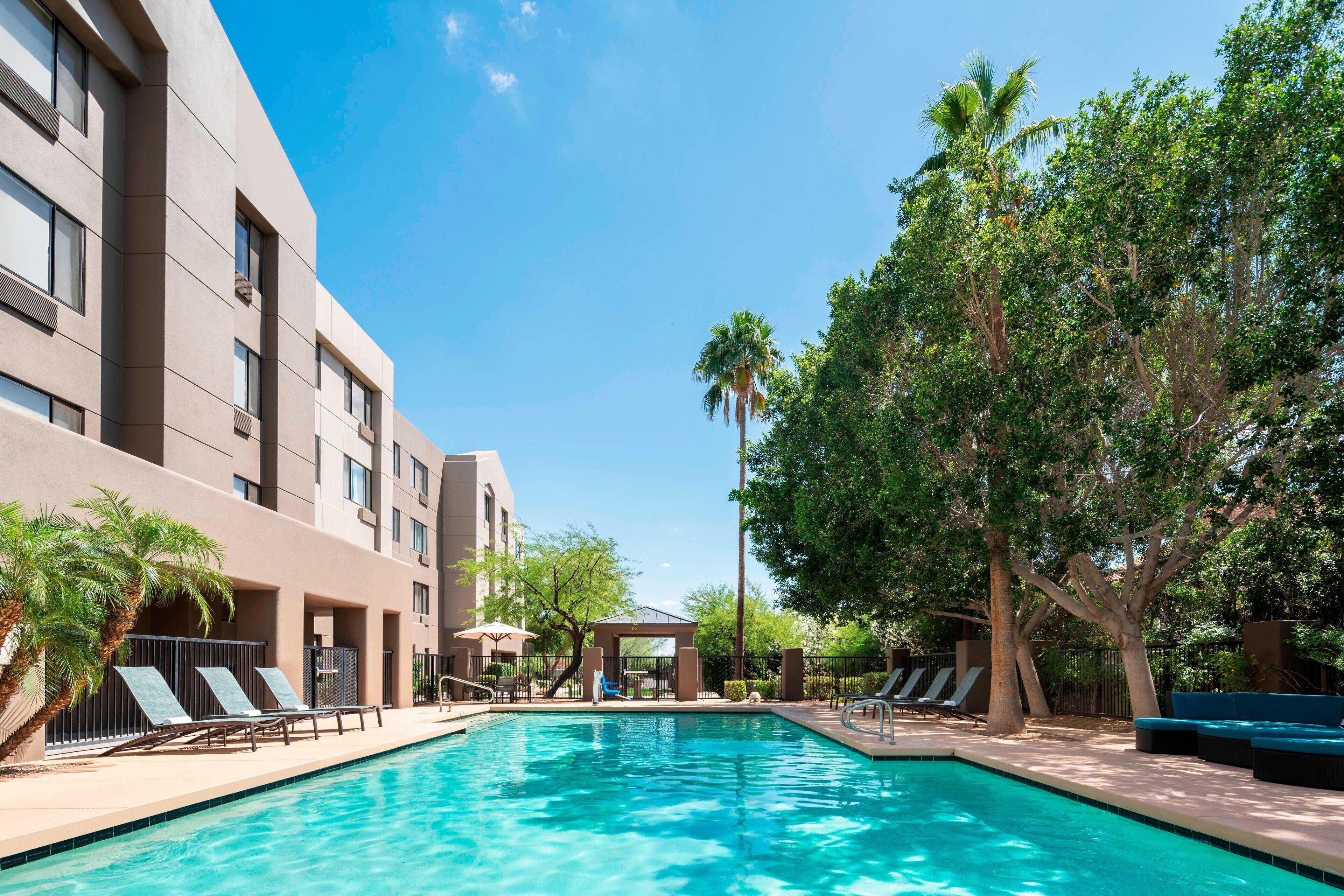 4 Family Hotels Close to Taliesin West Worth Booking