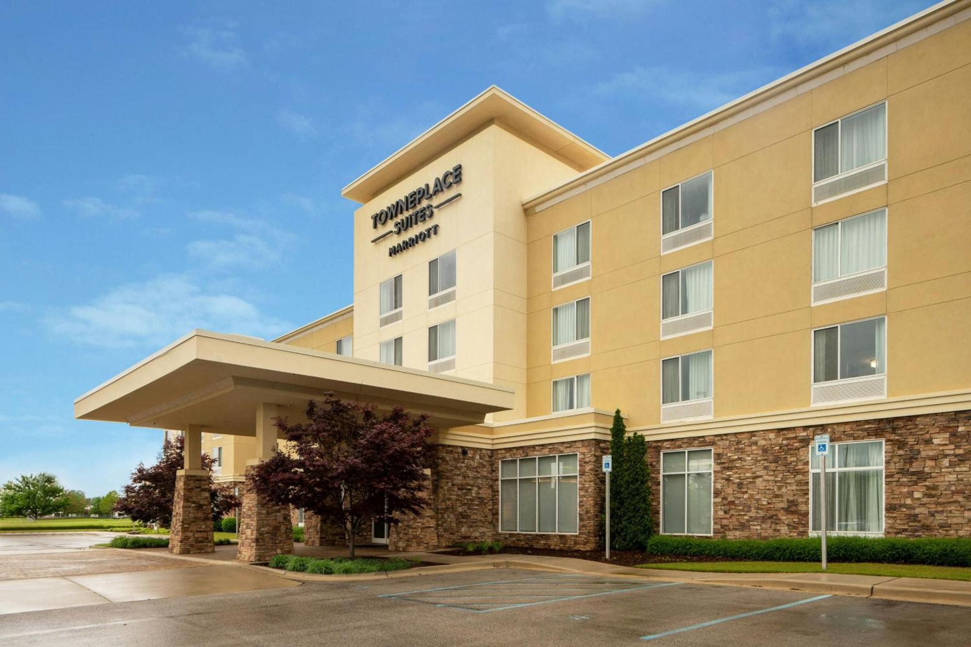 4 Smart Business Hotels Near Von Braun Center Worth Booking