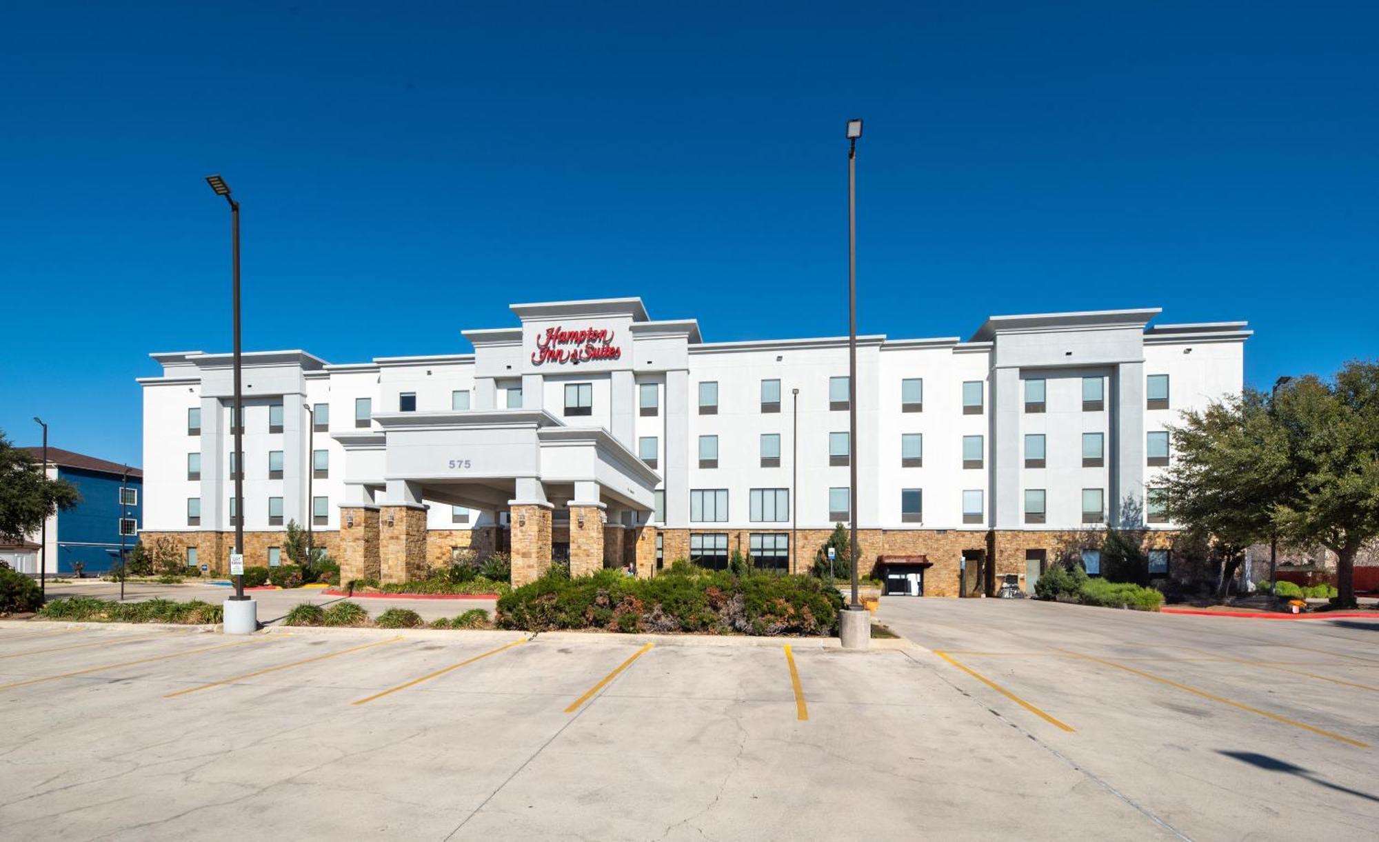 4 Business Hotels Near Schlitterbahn New Braunfels That Deliver