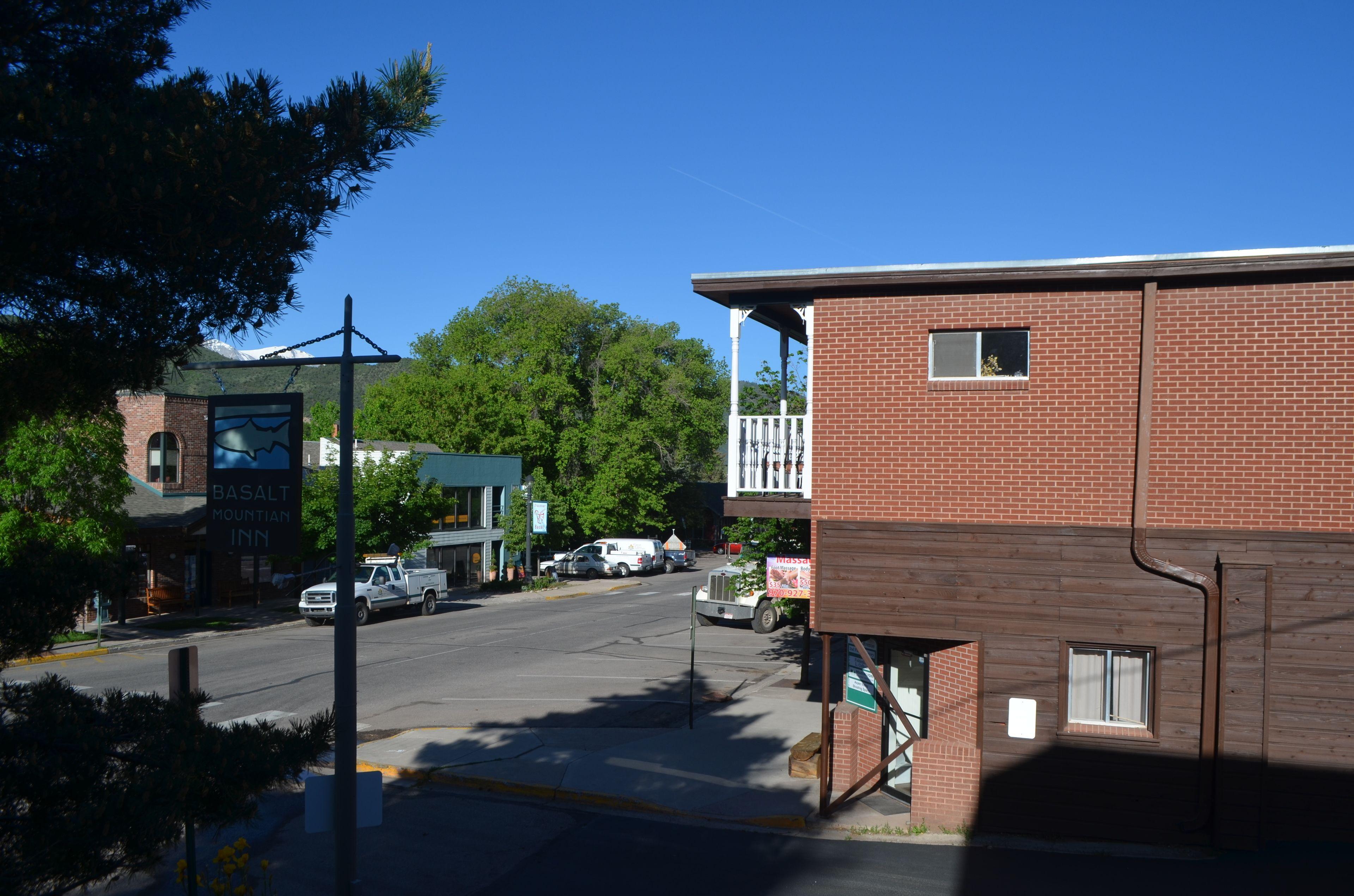 Staying in Crested Butte Mountain: 4 Central Hotels Compared