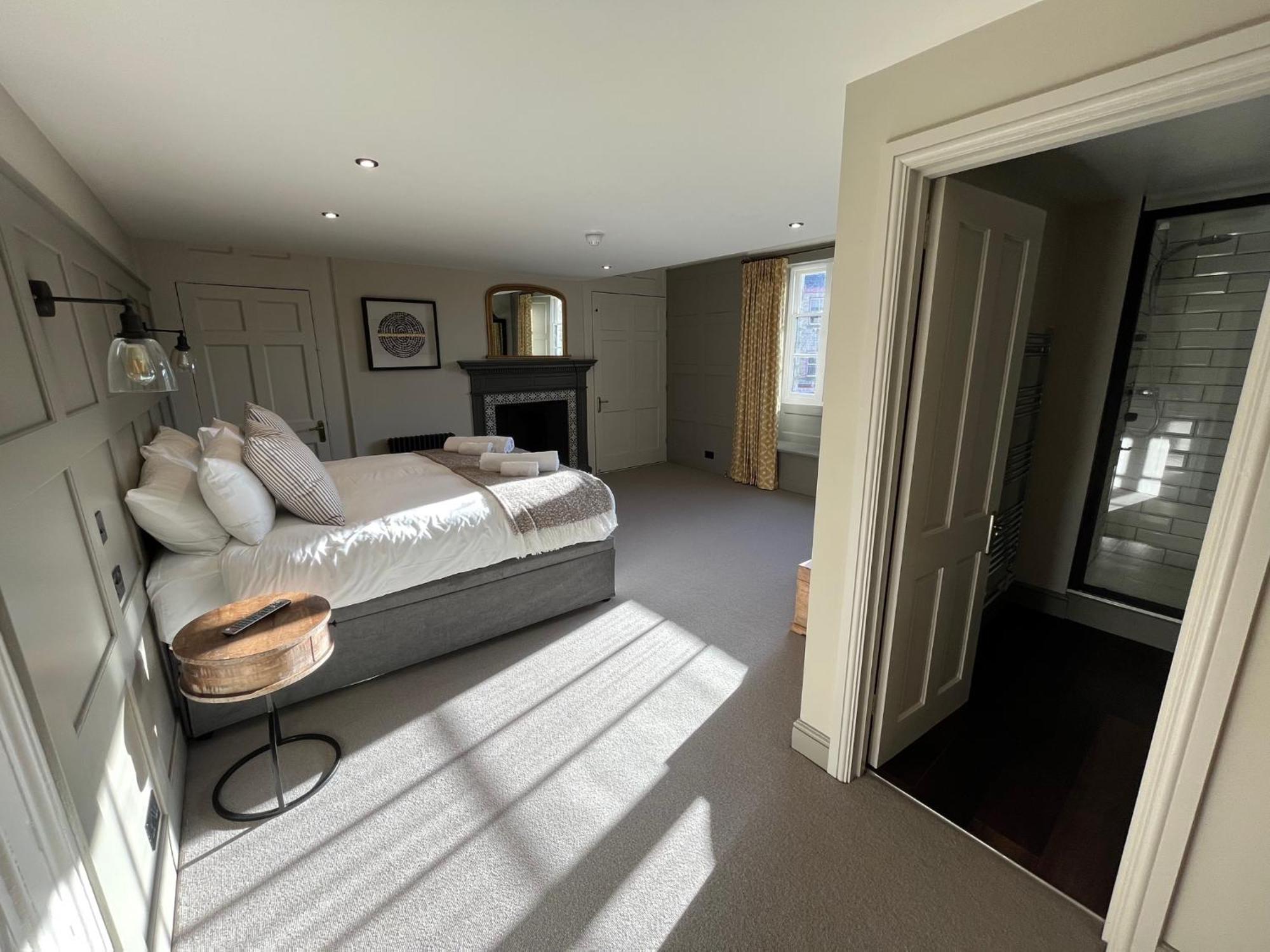 Where to Stay Near The North Wall Arts Centre: 4 Central Hotels