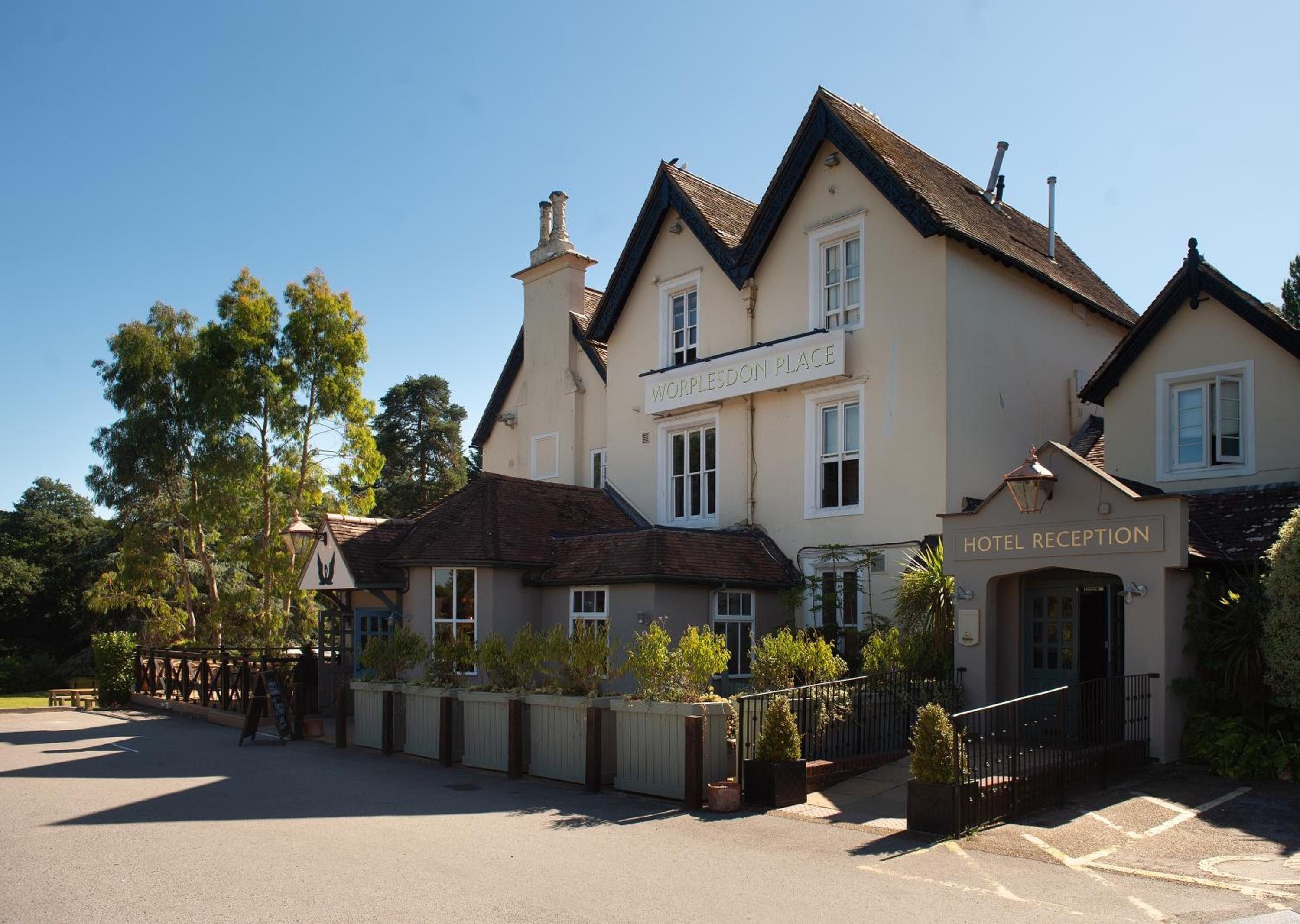 Where to Stay Near Chobham Golf Club: 4 Romantic Hotels Worth Booking
