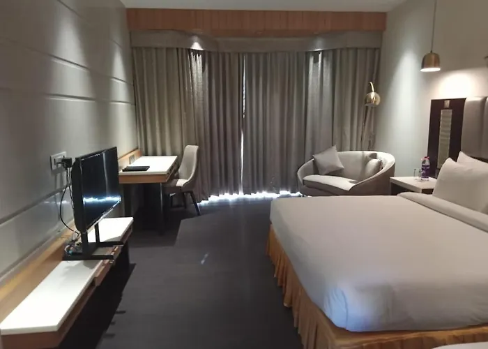 The One-Night Hotel Stop Is Worth More Than a Bed