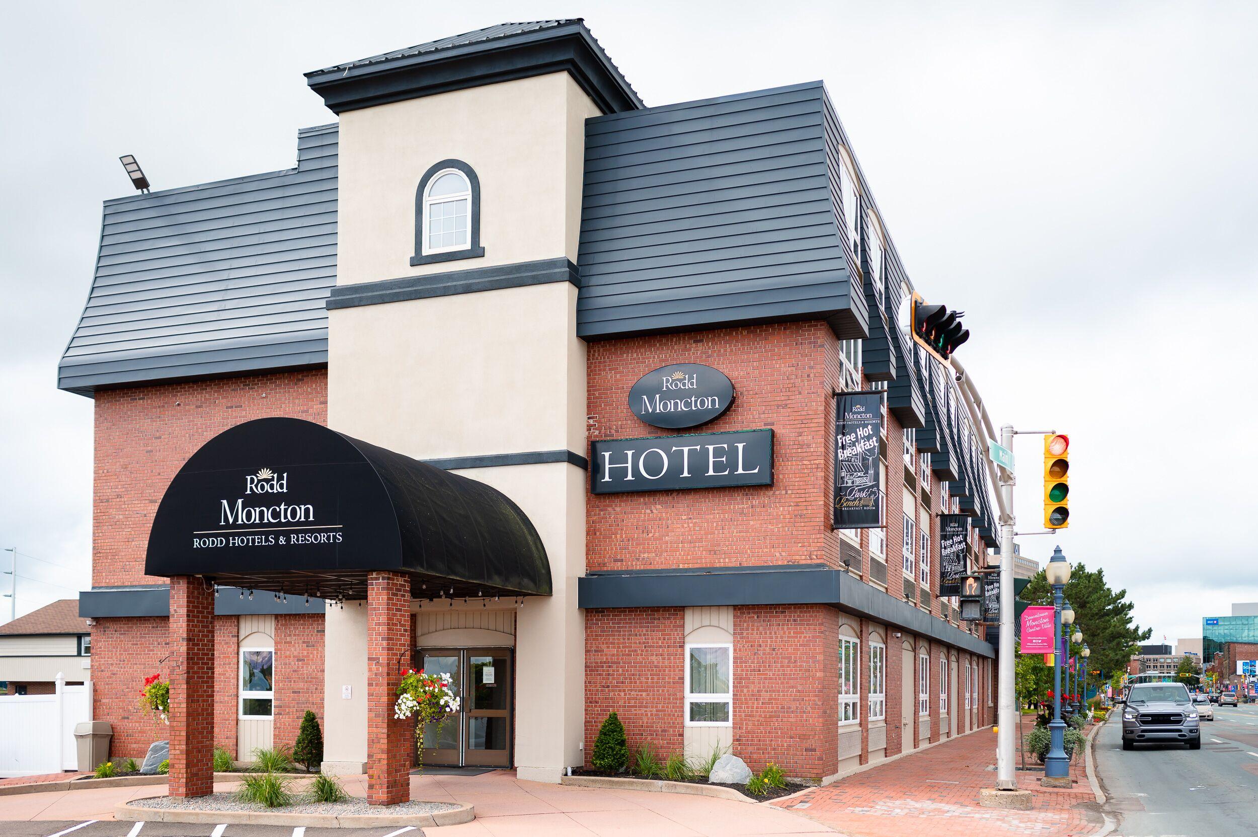 Where to Stay Near EBCI Moncton: 7 Airport Hotels Ranked