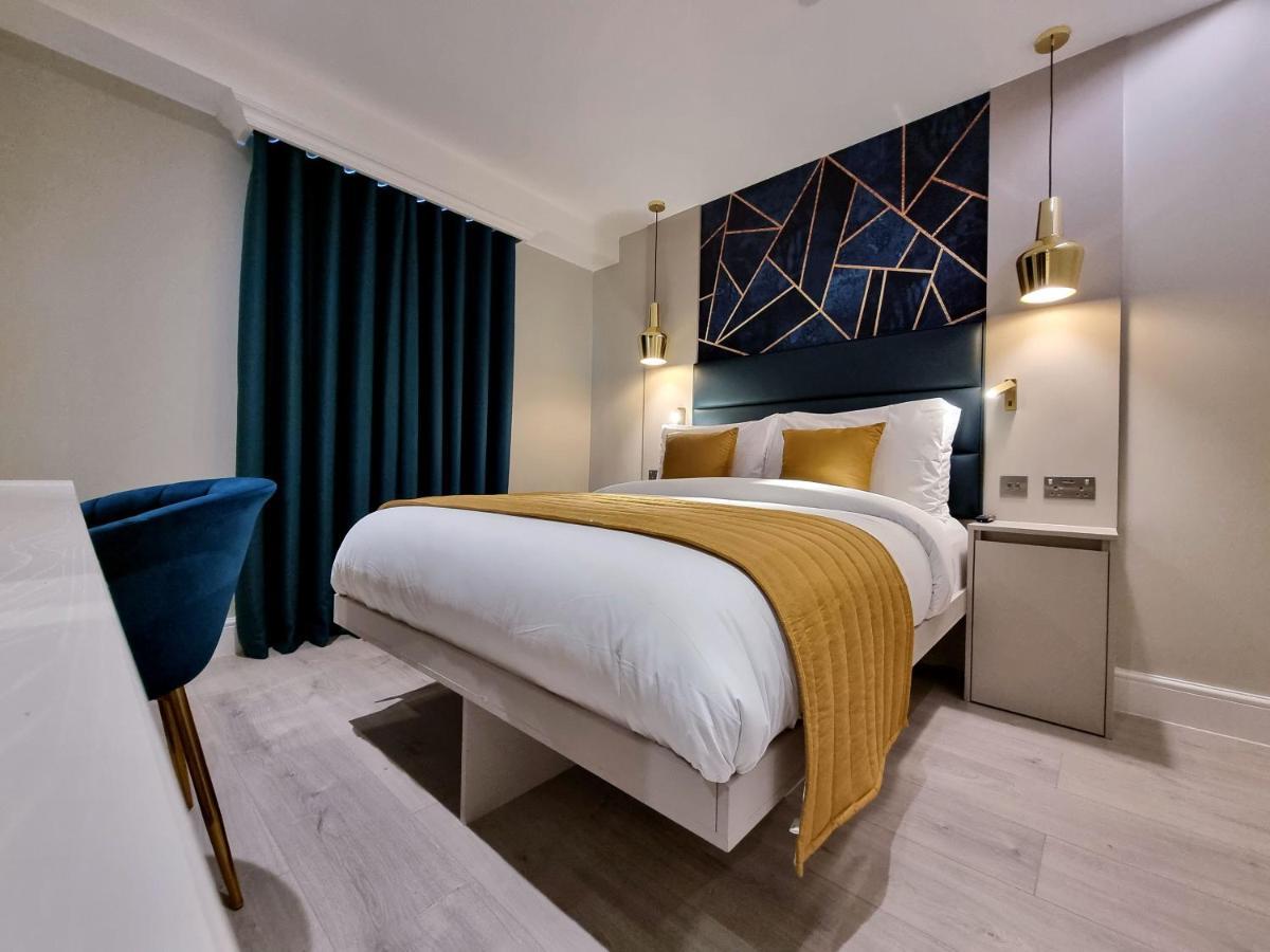Where to Stay in Westminster: 2 NOX Hotels Compared