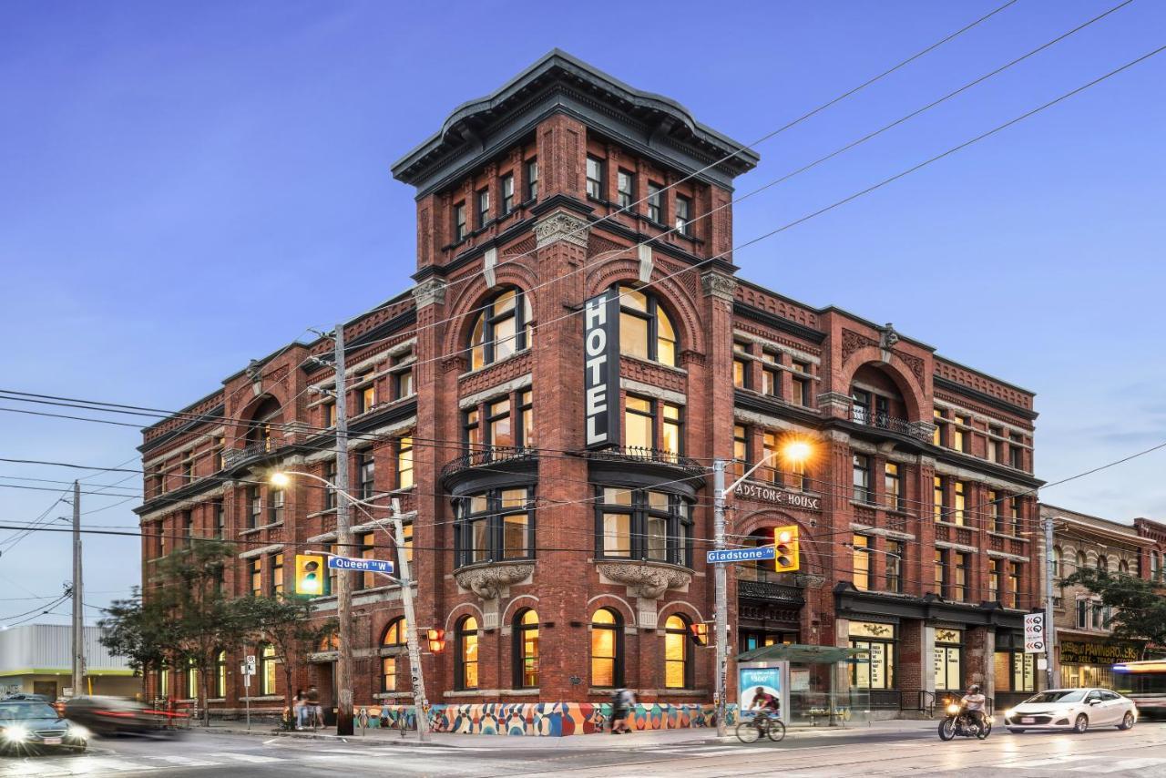 Where to Stay Near Paradise Museum: 2 Romantic Hotels